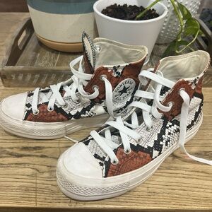 Converse Women’s 8- White, Black, and Brown Snake Print